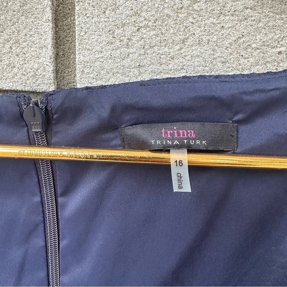 Trina Turk Observer Navy Textured V-Neck Bow Strap Cropped Jumpsuit Sz 16 - Picture 9 of 16